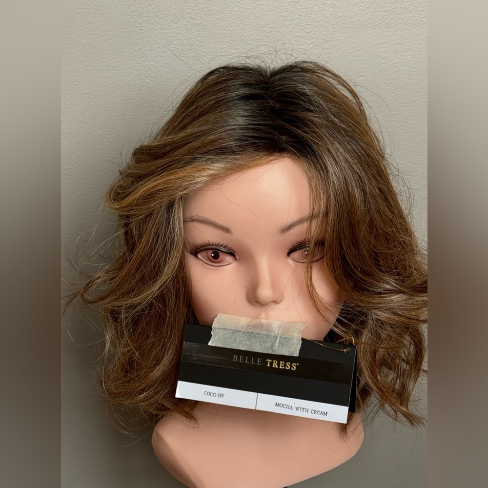 Belletress NWT Heat Friendly Synthetic wig in mocha with cream.